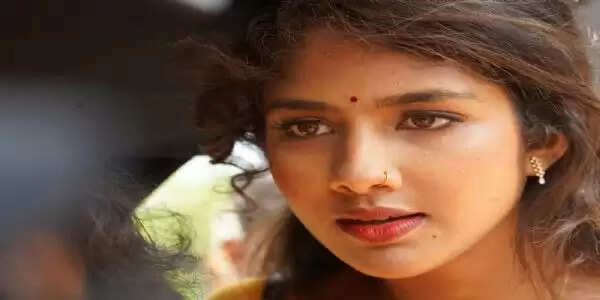 रामगोपाल वर्मा की&nbsp;फिल्म 'साड़ी' का ट्रेलर रिलीज