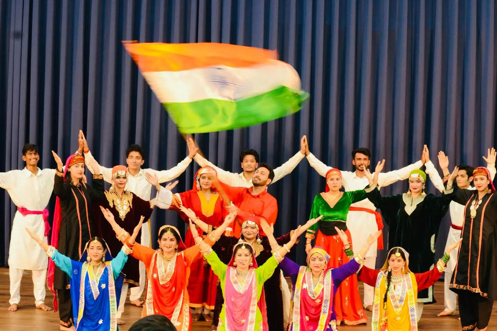 नटरंग ने एक भारत श्रेष्ठ भारत पहल के तहत आईआईटी जम्मू में भव्य रंगमंच और नृत्य शो का आयोजन किया