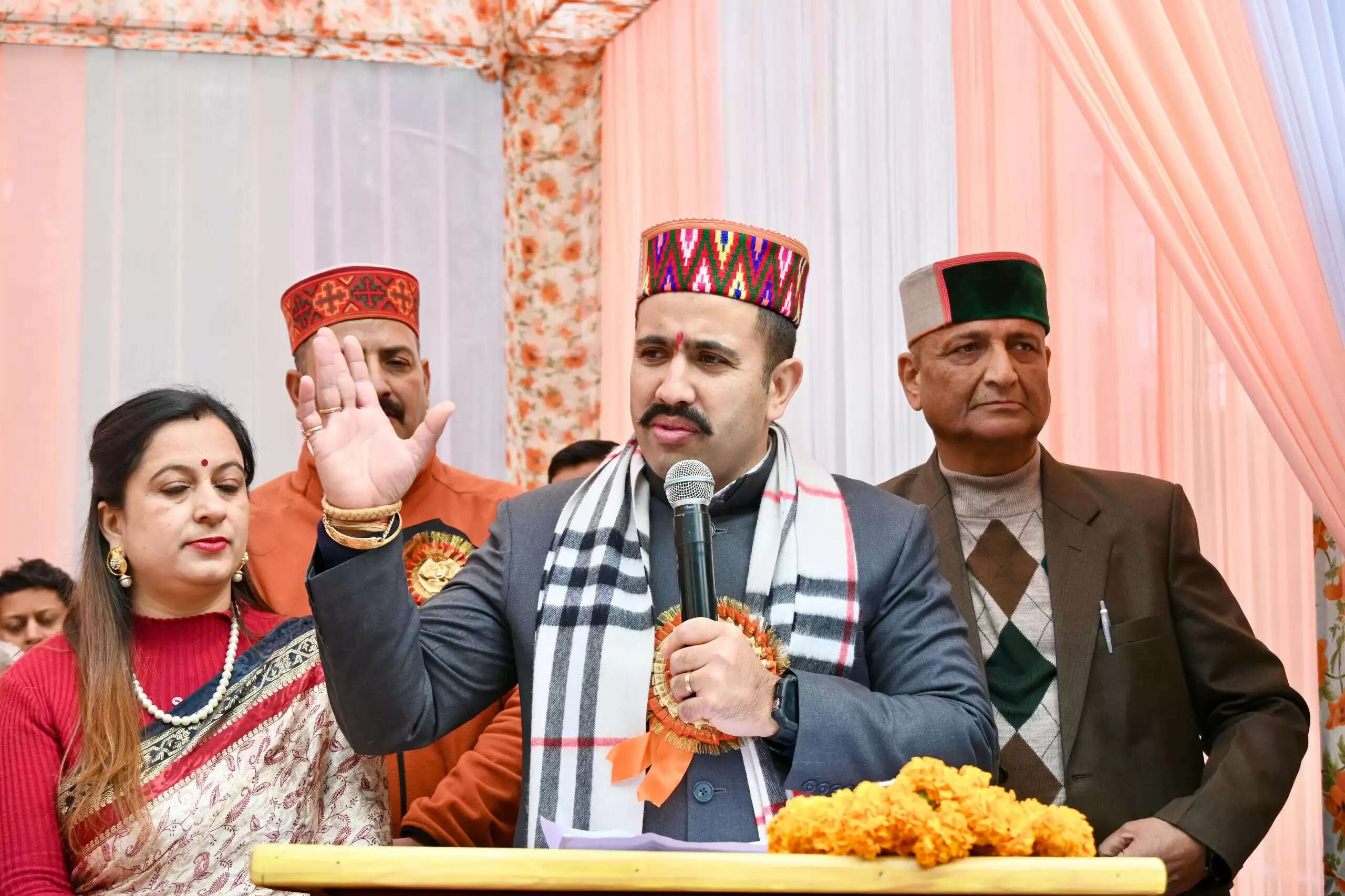 ग्राम पंचायतों को सशक्त बनाना सरकार की प्राथमिकता: विक्रमादित्य सिंह