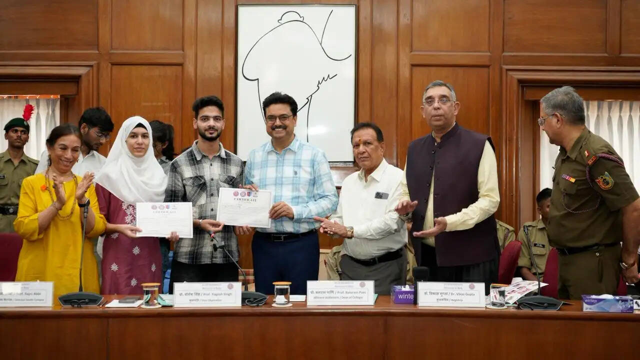 कुलपति ने किया एनसीसी और एनएसएस वालेंटियर्स को किया सम्मानित