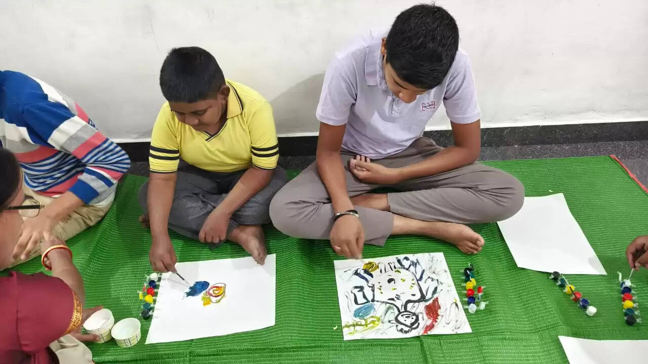 रायपुर : विश्व विकलांग दिवस पर विशेष बच्चों के लिए महत्वपूर्ण चित्रकला कार्यशाला “उड़ान हमारी” का आयोजन