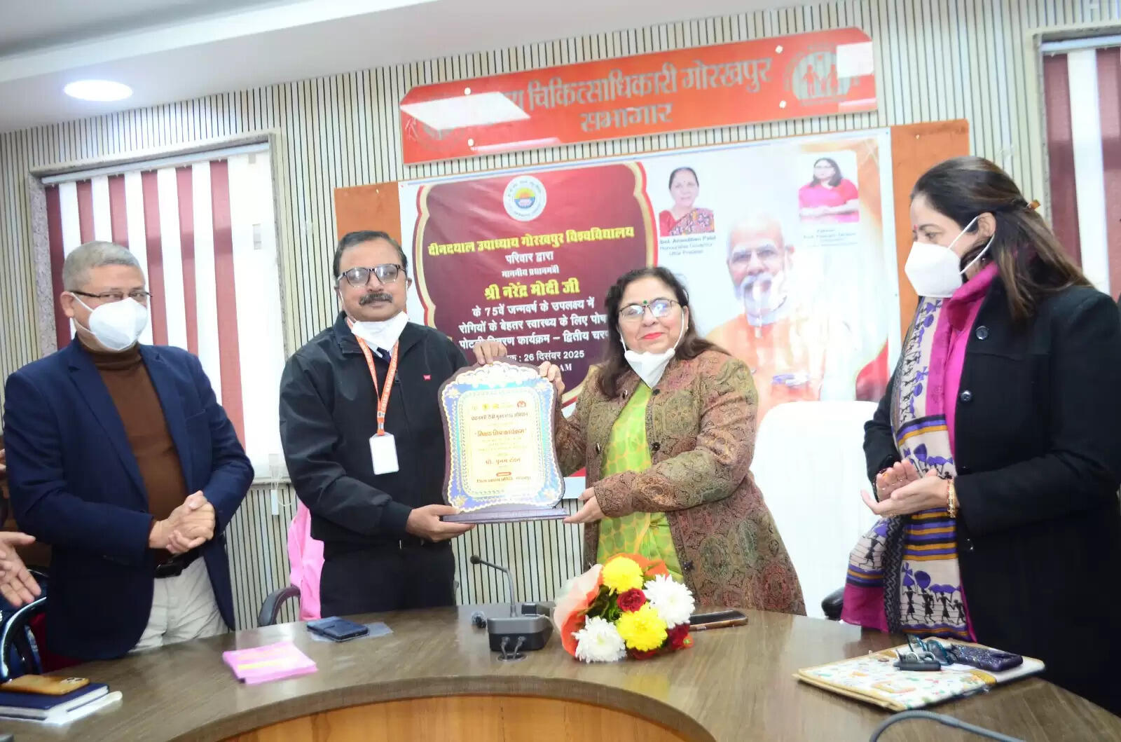 टीबी मुक्त भारत अभियान के तहत कुलपति ने गोद लिए गए क्षय रोगियों को वितरण किया पाेषण पोटली