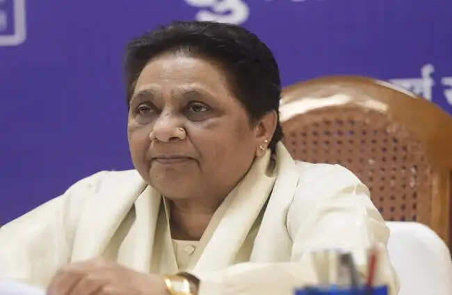मायावती ने चुनाव में ईवीएम का इस्तेमाल बंद कर बैलेट पेपर से मतदान कराने की मांग की