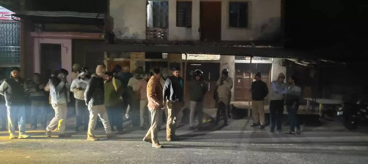 ट्रेलर की टक्कर से बाइक सवार पूर्व प्रधान समेत दो की मौत