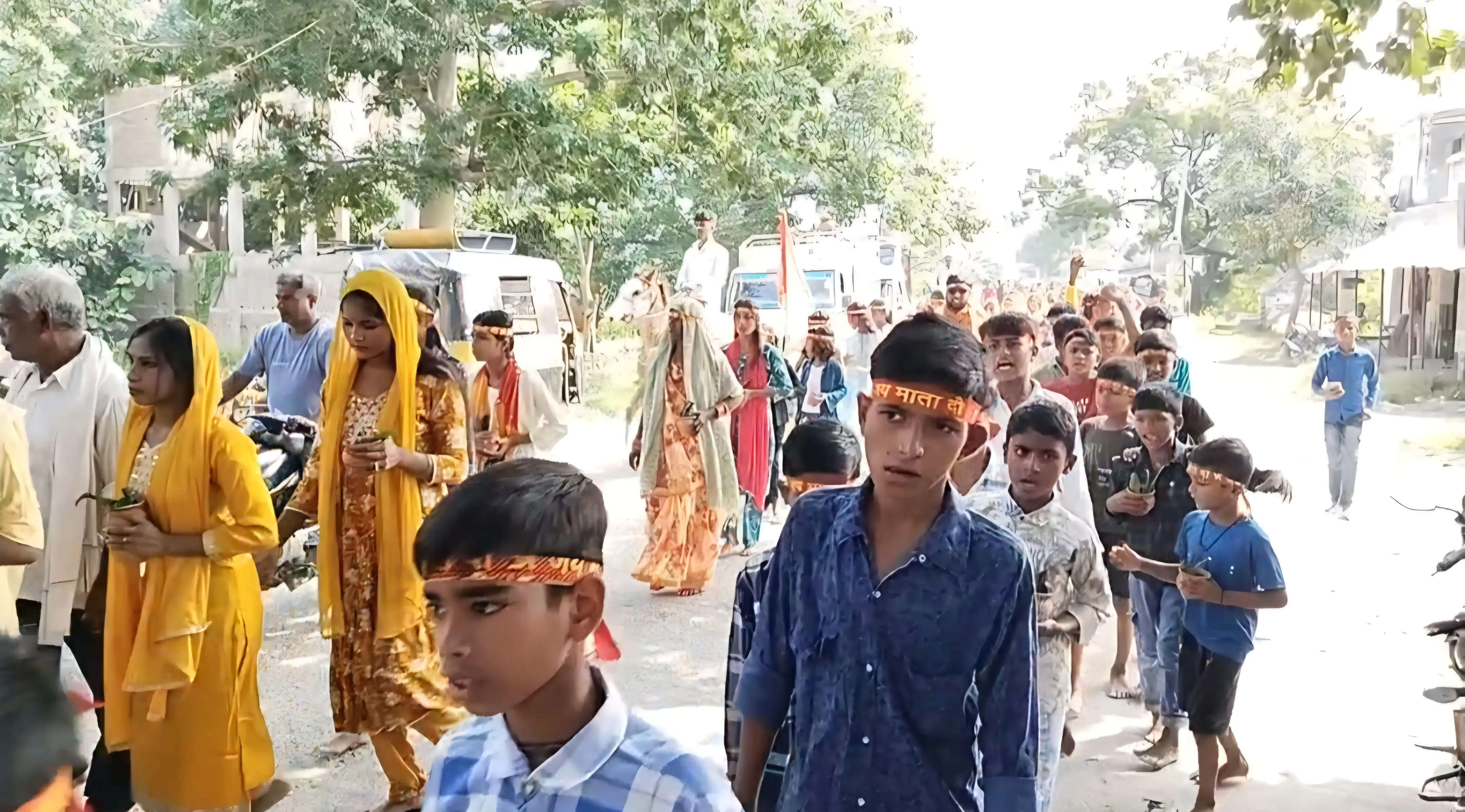 सारण में शारदीय नवरात्रि के पहले दिन घाटों पर उमड़े श्रद्धालु, वैदिक मंत्रोच्चार के बीच कलश स्थापना शुरू