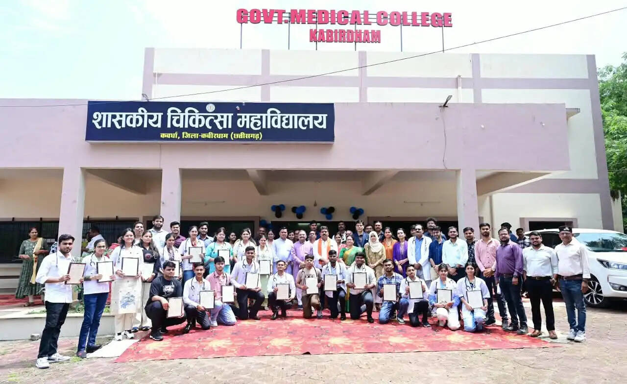 डॉक्टर बनना मंजिल नहीं, समाज की सेवा करना असली लक्ष्य : उप मुख्यमंत्री विजय शर्मा