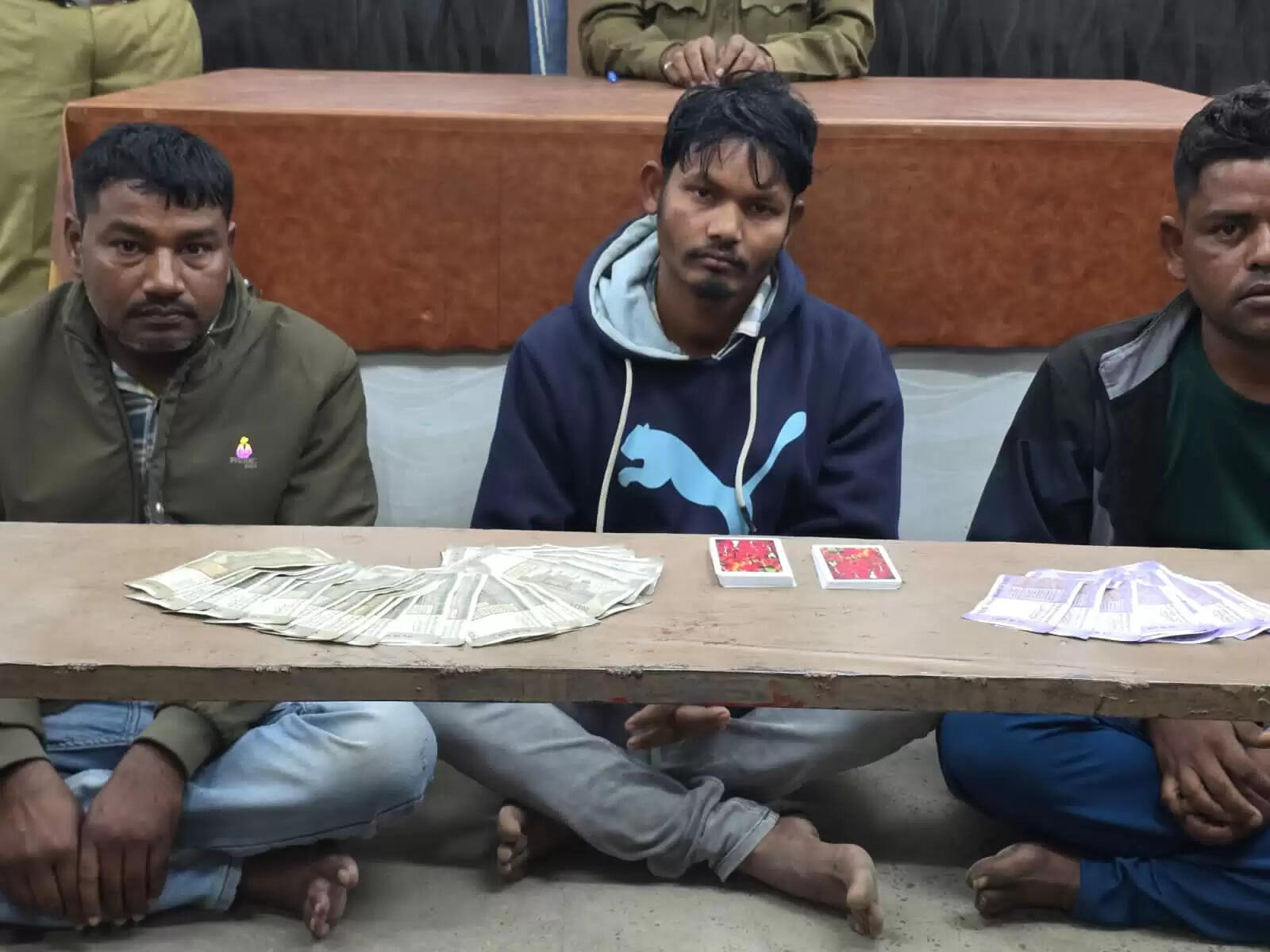 जांजगीर चांपा पुलिस की बड़ी कार्रवाई: नदी किनारे जुआ खेलते तीन पकड़ाए