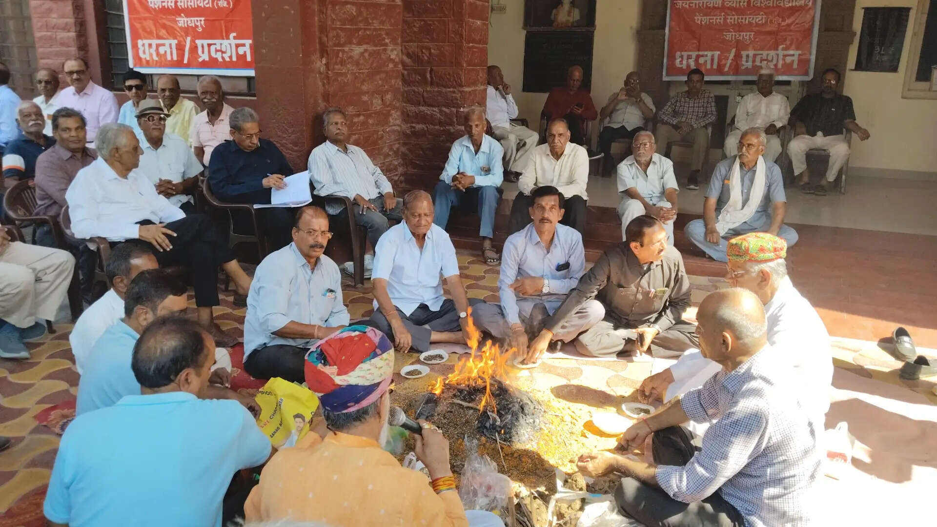 जेएनवीयू में पेंशनर्स को सात माह से नहीं मिली पेंशन