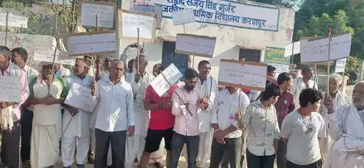 राजस्थान पंचायत चुनाव: दूसरे चरण में 22 जिलों में मतदान जारी, कई बूथों पर ईवीएम खराब होने से बाधित हुई वोटिंग