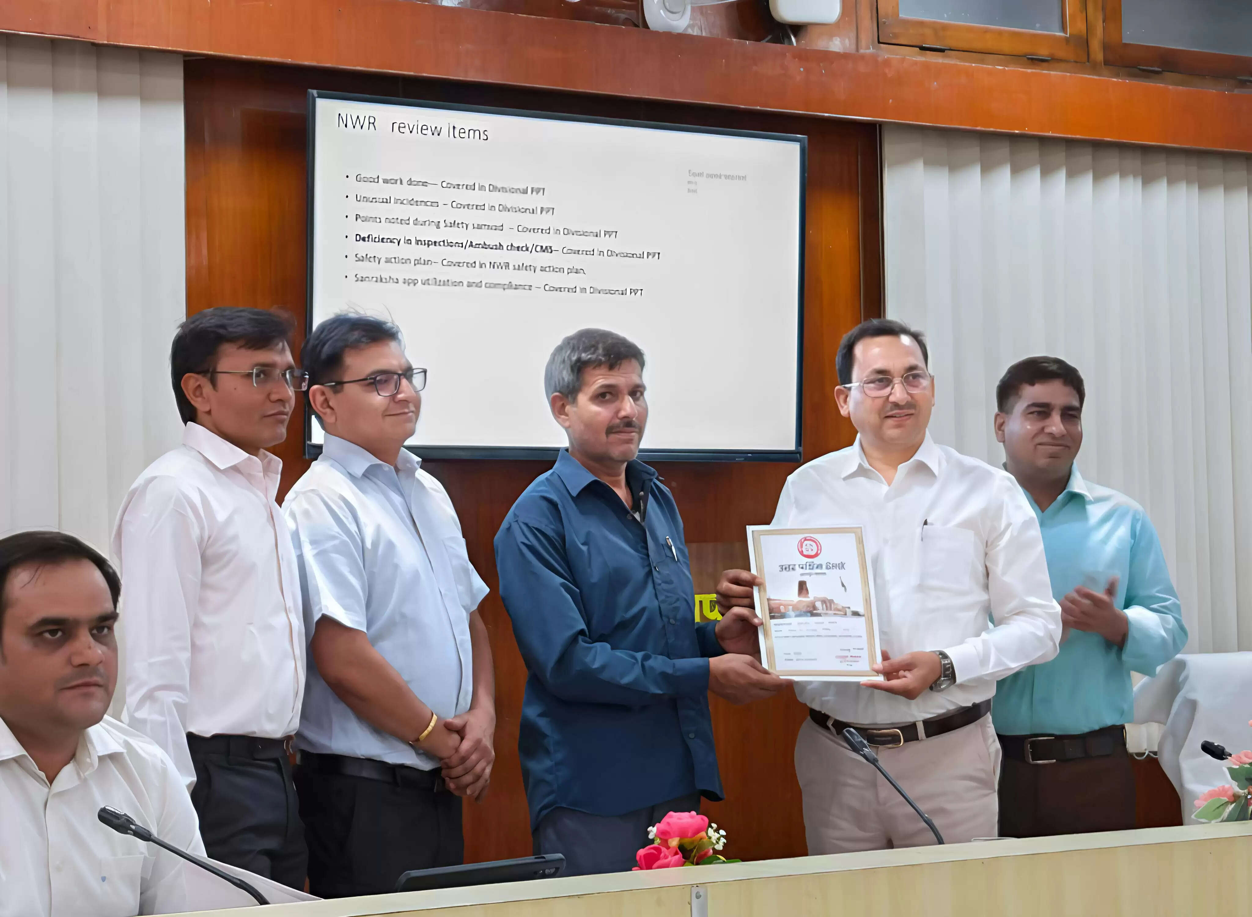 रेलवे तकनीशियन मीणा डीआरएम अवार्ड से सम्मानित