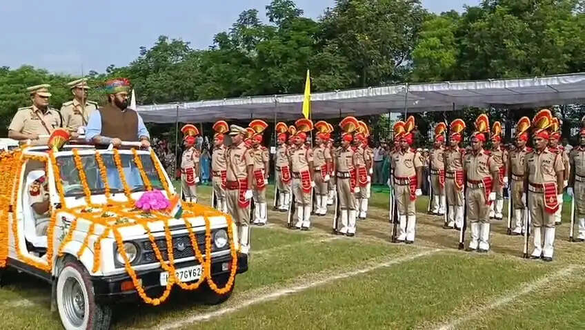 नूंह में राज्यसभा सांसद कार्तिकेय शर्मा ने स्वतंत्रता दिवस पर किया ध्वजारोहण