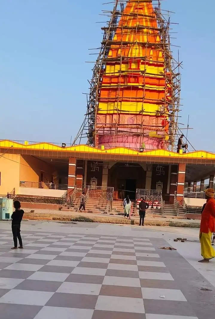 हजारों कलशों के साथ निकली कलश यात्रा,नगर बना लघु अयोध्या