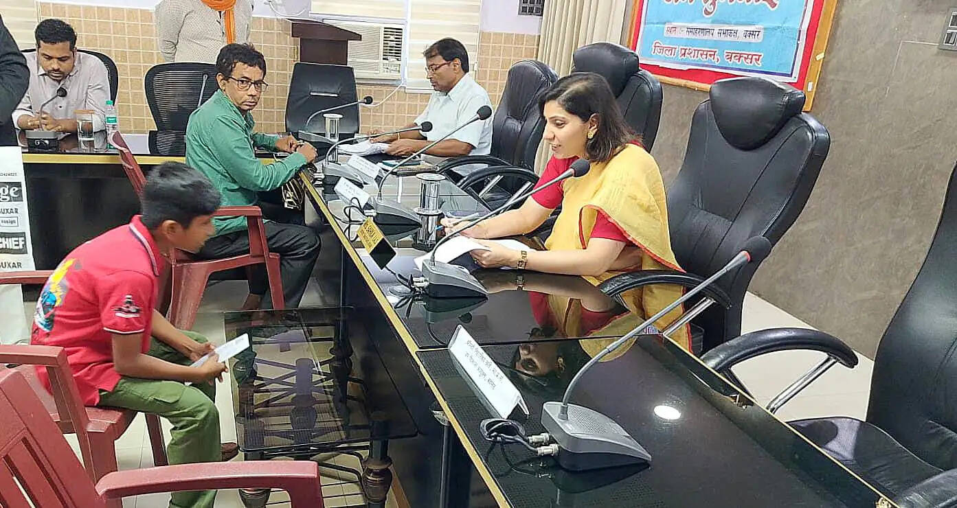 जनता के दरबार में डीएम ने सुनीं 51 फरियादें, राजस्व से जुड़े सर्वाधिक 25 आवेदन