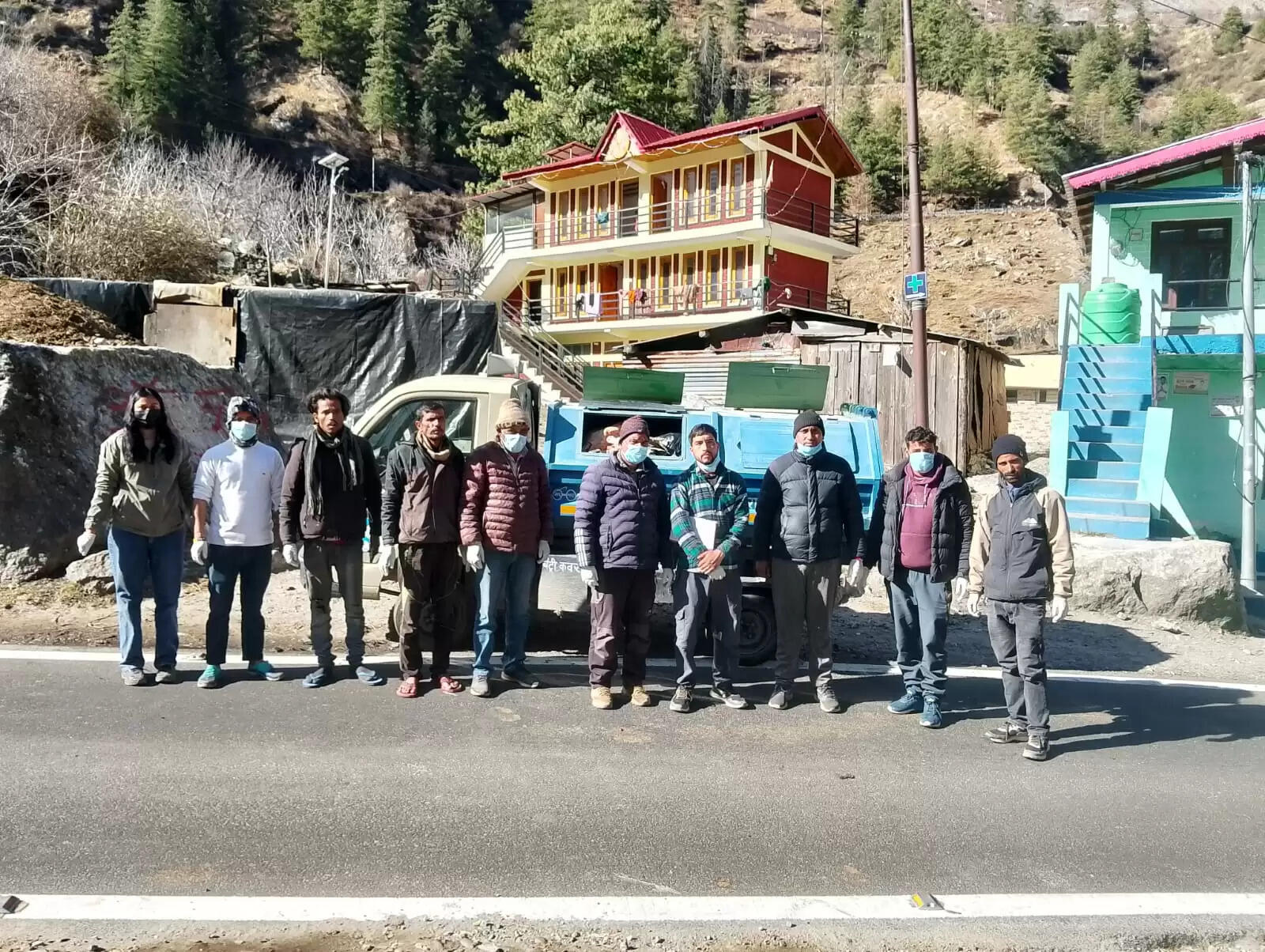 हर्षिल घाटी के ग्राम झाला में चलाया स्वच्छता अभियान