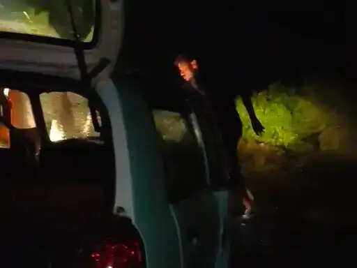 सीधी में तेज बारिश के बीच सफारी-अल्टो की आमने-सामने भिड़ंत, तीन गंभीर घायल