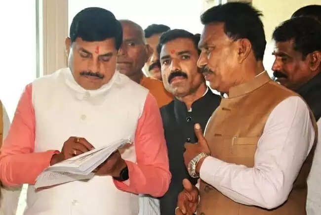 मप्रः मंत्री सिलावट ने मुख्यमंत्री से किया ग्वालियर व्यापार मेले में वाहनों की खरीदी पर रोड टैक्स में 50 प्रतिशत की छूट देने का आग्रह