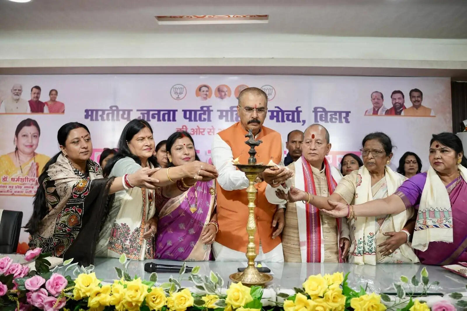 उत्कृष्ट प्रदर्शन करने वाली बेटियों को प्रशस्ति पत्र प्रदान कर भाजपा ने किया सम्मानित