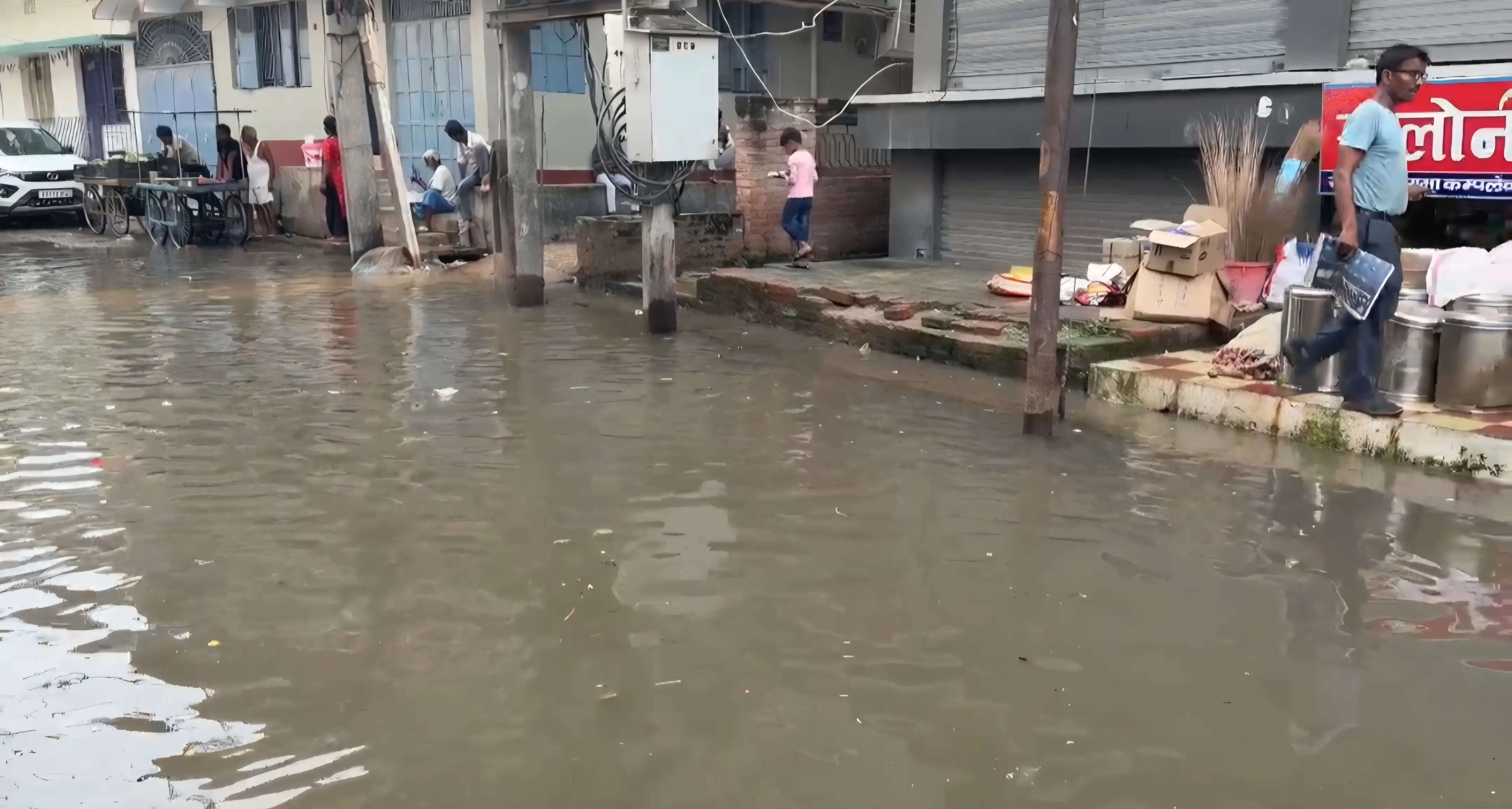सरयू के बढ़ते जलस्तर ने शहर के निचले इलाके भी चपेट में