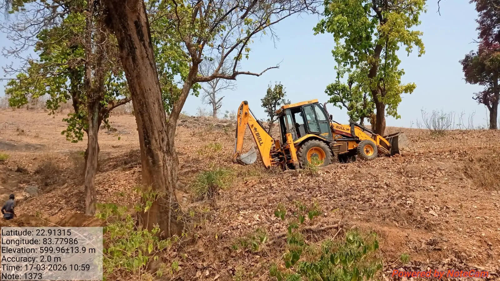 जशपुर में अवैध उत्खनन पर वन विभाग की बड़ी कार्रवाई, जेसीबी जब्त, मामला दर्ज