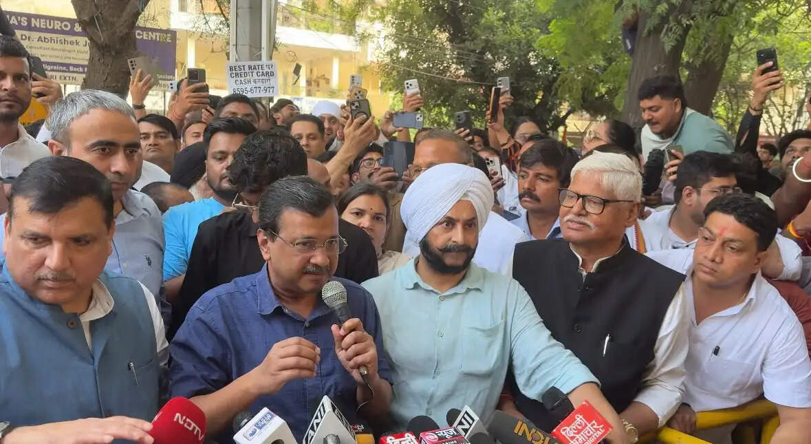 केजरीवाल ने प्रवेश वर्मा के इस्तीफे की मांग की, कहा युवक को थप्पड़ मारना गलत