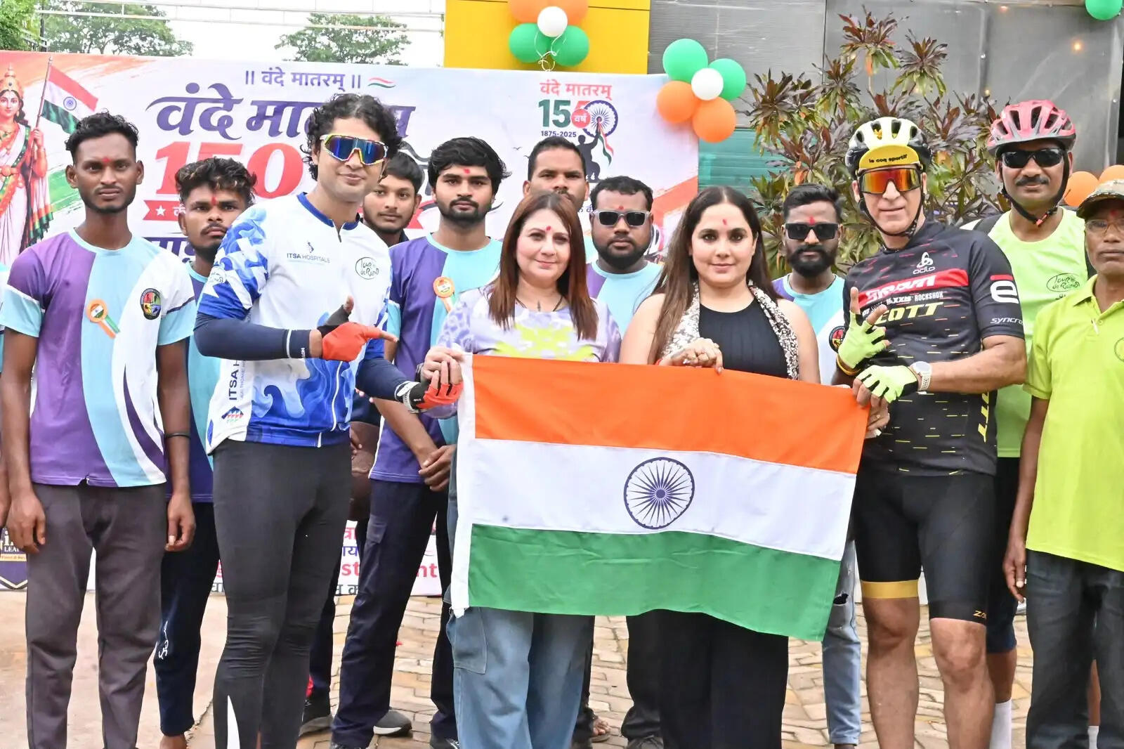 वंदे मातरम्’ के 150 वर्ष पूर्ण होने पर धमतरी में निकली साइकिल तिरंगा यात्रा