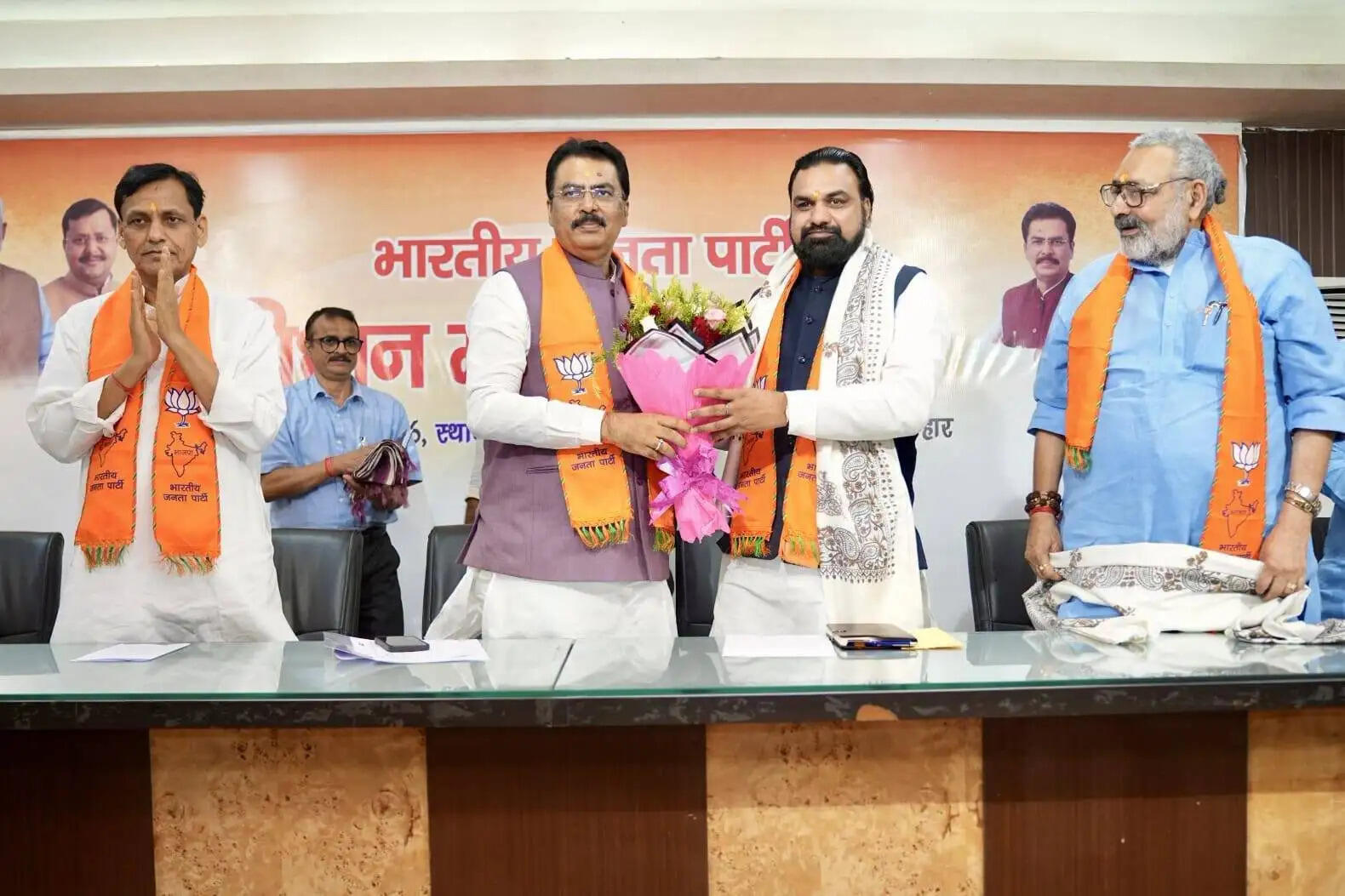सम्राट सरकार के 100 दिन पूरे होने पर मुख्यमंत्री का भाजपा अध्यक्ष ने किया अभिनंदन