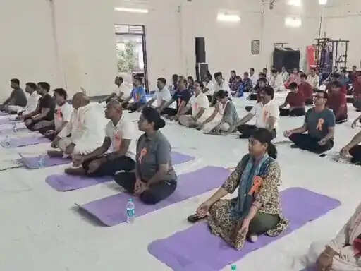 बारिश के बीच योगमय हुआ मध्य प्रदेश,&nbsp;अंतरराष्ट्रीय योग दिवस पर लाखों लोगों ने किया सामूहिक योगाभ्यास