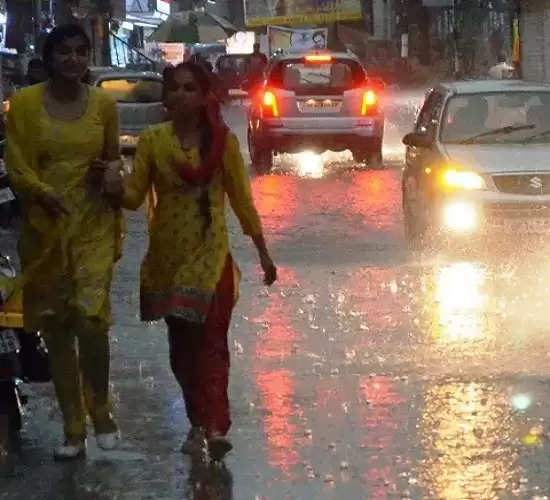 उप्र: कानपुर समेत कई जिलों में हुई बारिश, गर्मी से मिली राहत