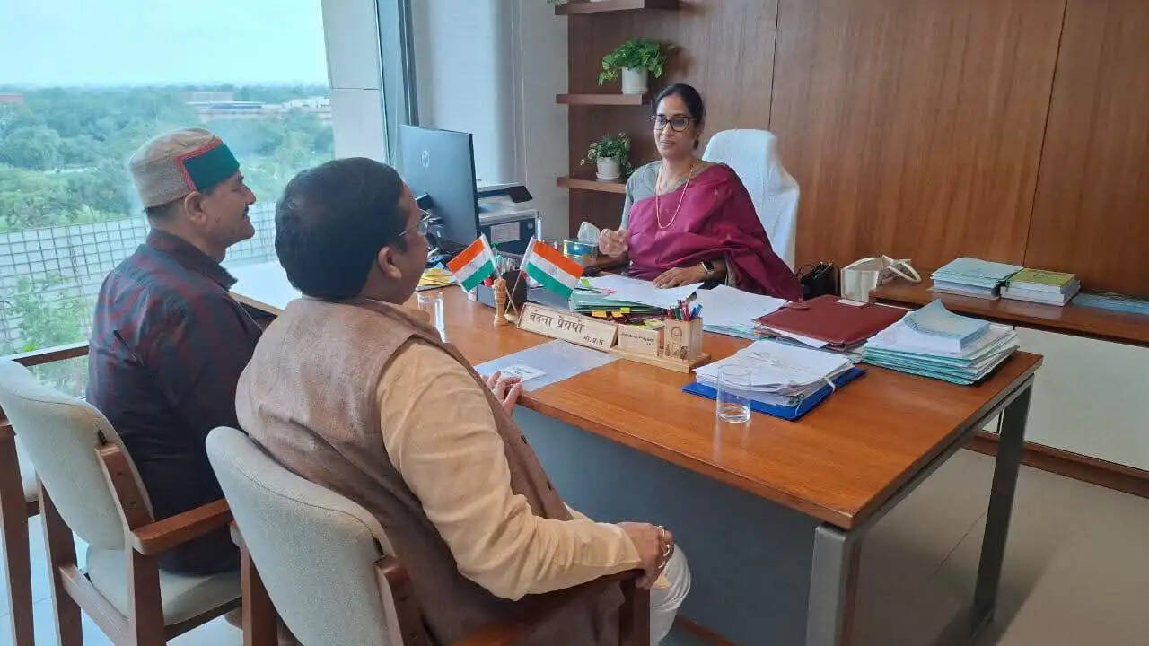 बिहार में यूरिया-डीएपी की पर्याप्त उपलब्धता को लेकर सांसद ने केंद्रीय अधिकारियों से की मुलाकात