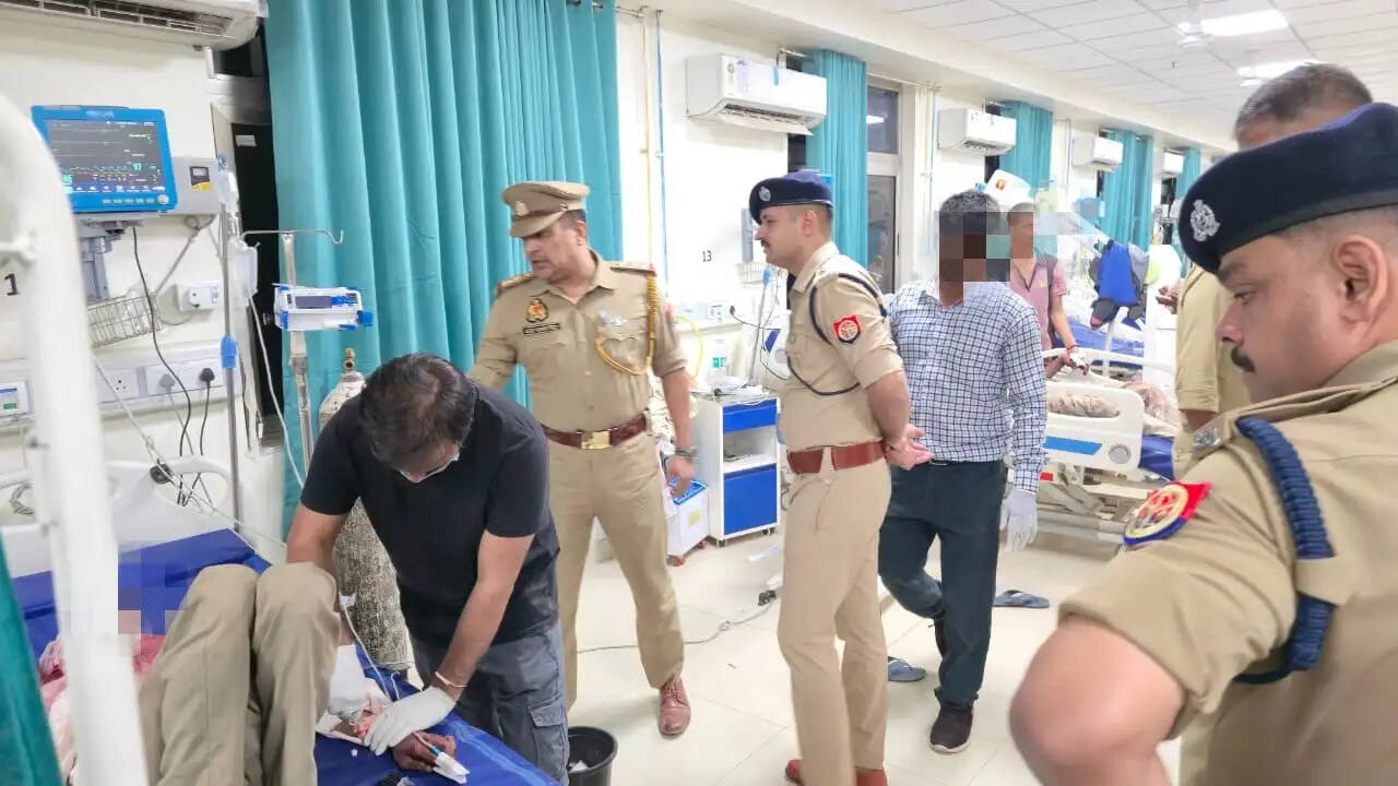 नेशनल हाईवे-19 पर भीषण हादसा: ट्रक की टक्कर से पलटी ट्रैक्टर-ट्रॉली, दो की मौत, 13 घायल