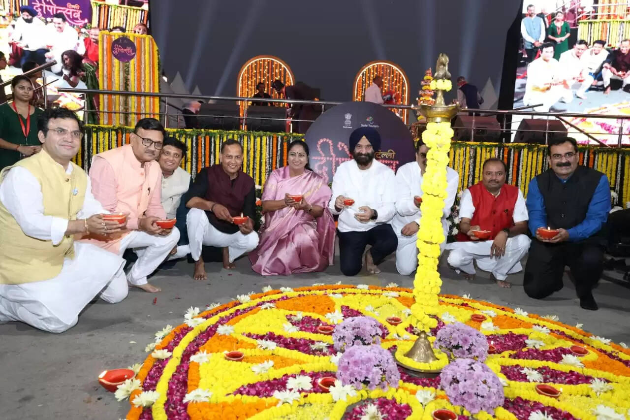 कर्तव्य पथ पर दीपावली उत्सव, मुख्यमंत्री बोलीं- सांस्कृतिक चेतना की दिल्ली बनी धड़कन