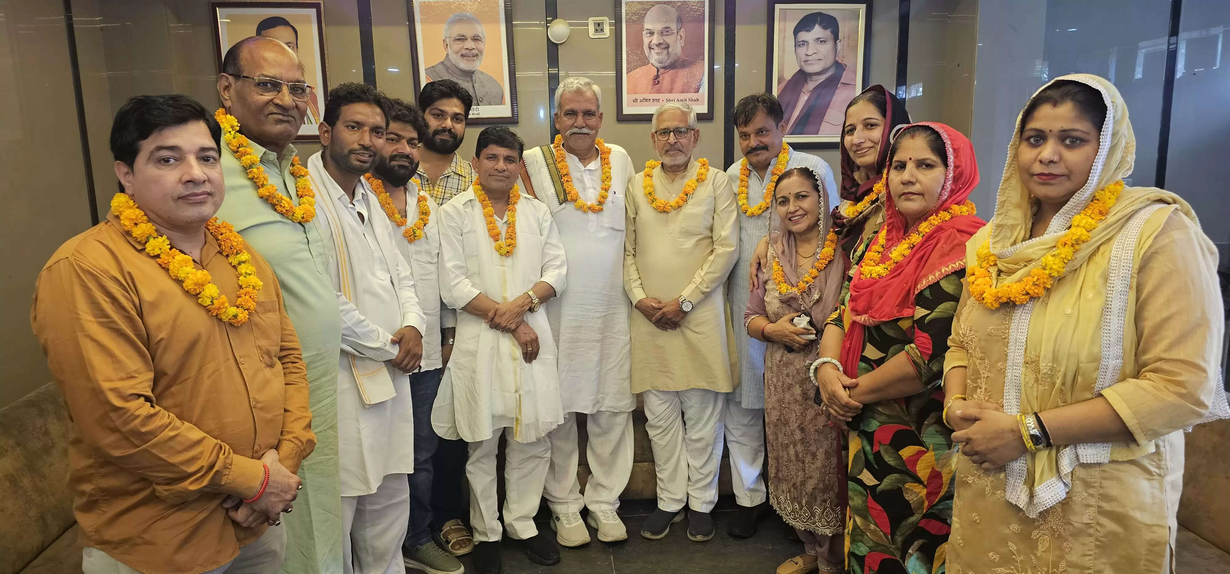 झज्जर : भाजपा नेताओं ने गुरु पूर्णिमा पर गुरुद्वारा और मंदिरों में जाकर किया गुरुओं का सम्मान