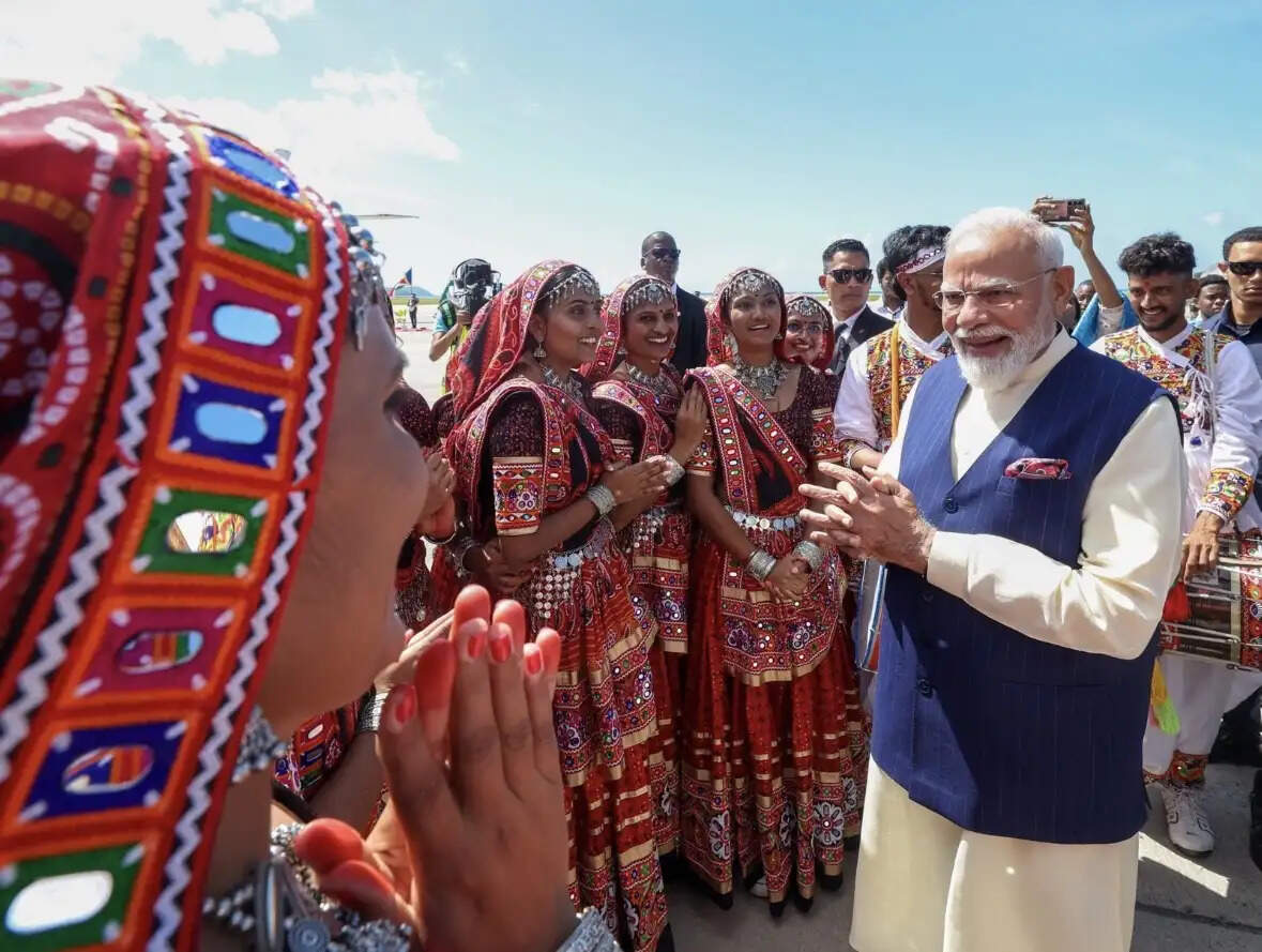 सेशेल्स पहुंचे प्रधानमंत्री मोदी, राष्ट्रीय दिवस की स्वर्ण जयंती समारोह में होंगे मुख्यातिथि