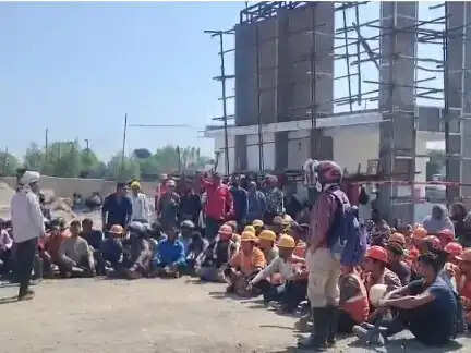 अनूपपुर: शोषण-भेदभाव का आरोप, जेएमएस कंपनी के खिलाफ मजदूरों का प्रदर्शन