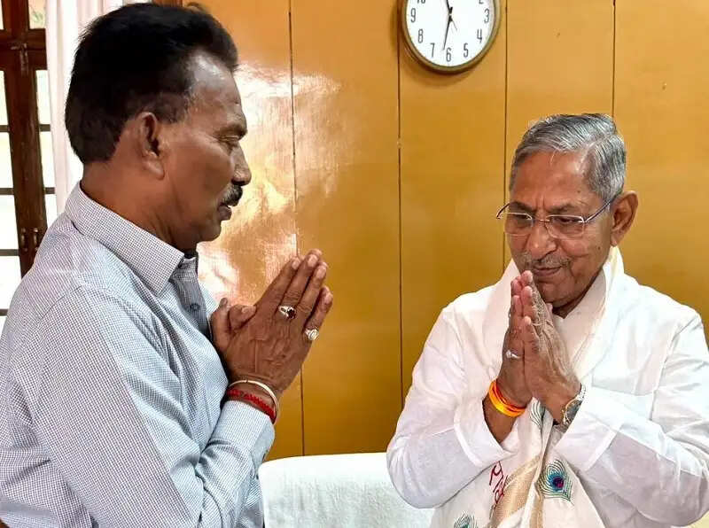 नागालैंड के राज्यपाल पहुंचे इंदौर, मंत्री सिलावट ने किया स्वागत