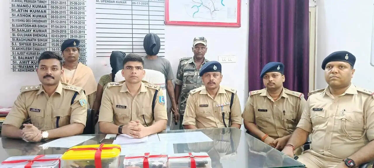 लोहे के काम करनेवाला दंपति हथियार बनाकर करता था सप्लाई, मशीन सहित कई सामान जब्त
