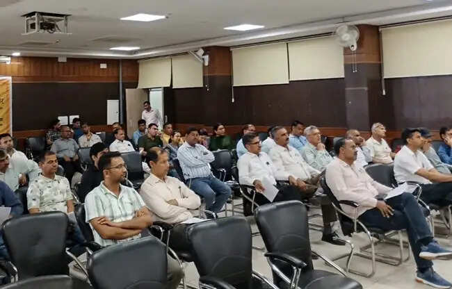 सोनीपत में हाईकोर्ट बार चुनाव के लिए मतदान कर्मियों को दिया प्रशिक्षण