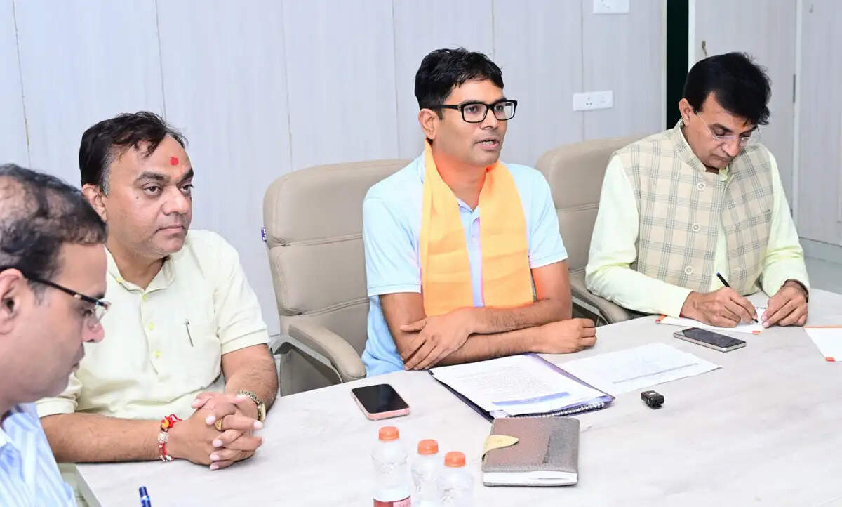 ‘सेवा की कहानी’ और ‘सेवा मेरा योगदान’ थीम पर वित्त मंत्री ओपी चौधरी ने की वर्चुअल बैठक