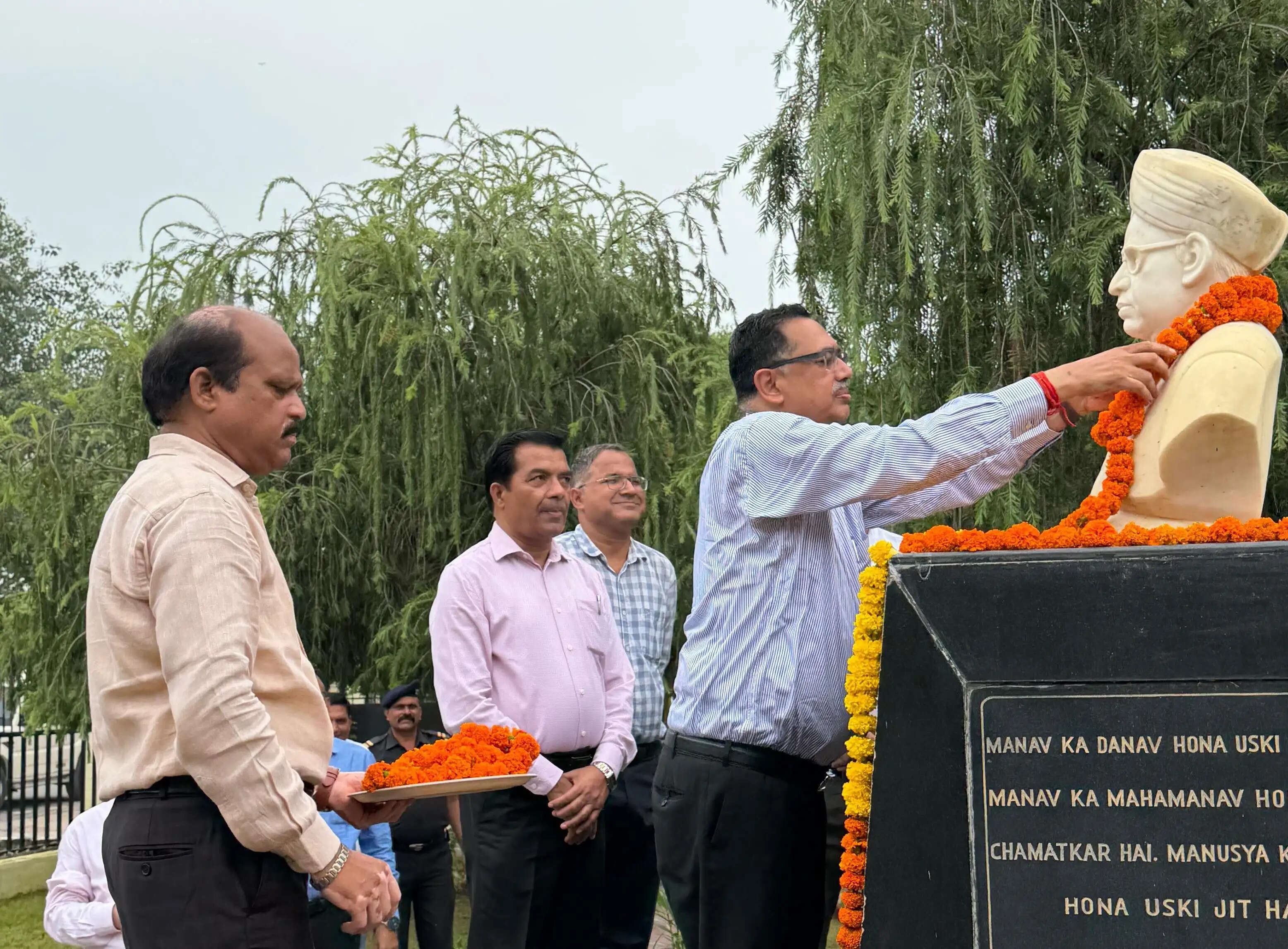 शिक्षक ही राष्ट्र के भविष्य निर्माता होते हैं: कुलपति