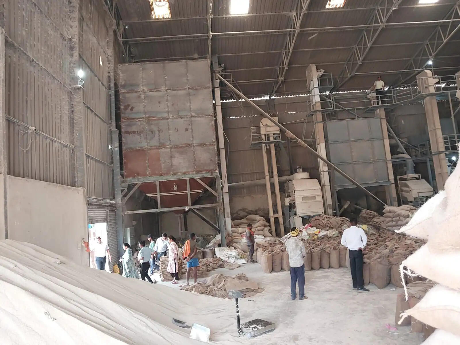 सिवनीः राइस मिल एसोसिएशन के प्रदेशाध्यक्ष की मिल पर ईओडब्ल्यू की दबिश, जांच जारी