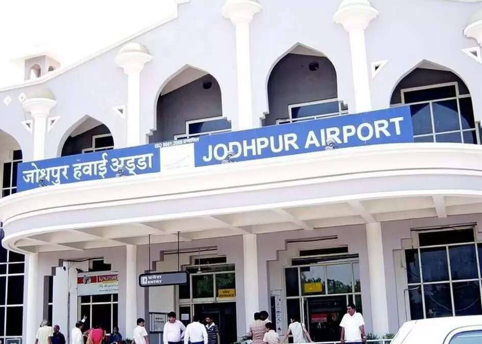 इंडिगो: चार फ्लाइटें एक साथ रद्द, यात्री हुए परेशान