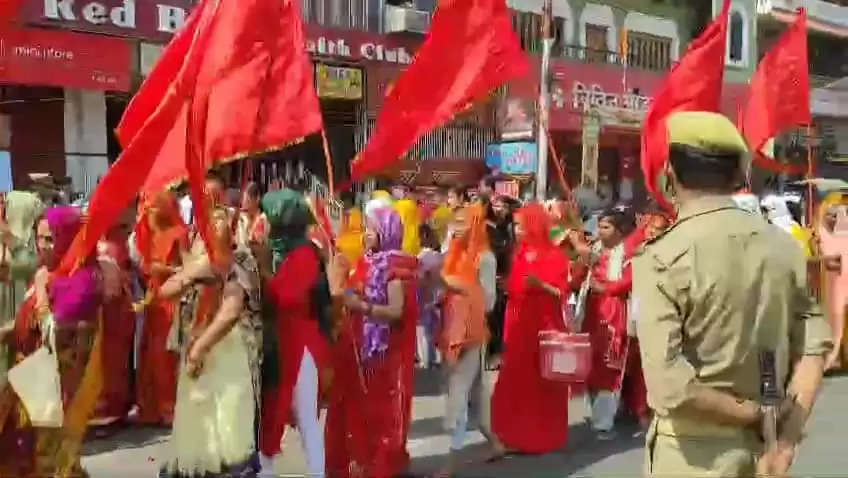 हनुमत जयंती पर संकटमोचन दरबार में उमड़ी भीड़, बैठकी श्रृंगार देख श्रद्धालु आह्लादित