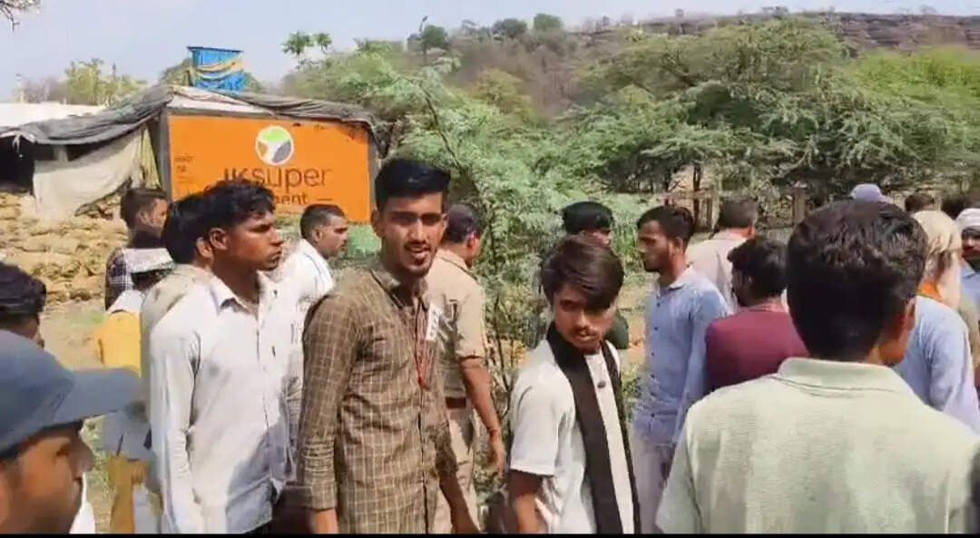 राजगढ़ःकृषि उपज मंडी में किसान के साथ व्यापारी ने की मारपीट, गुस्साए लोगों ने किया हंगामा