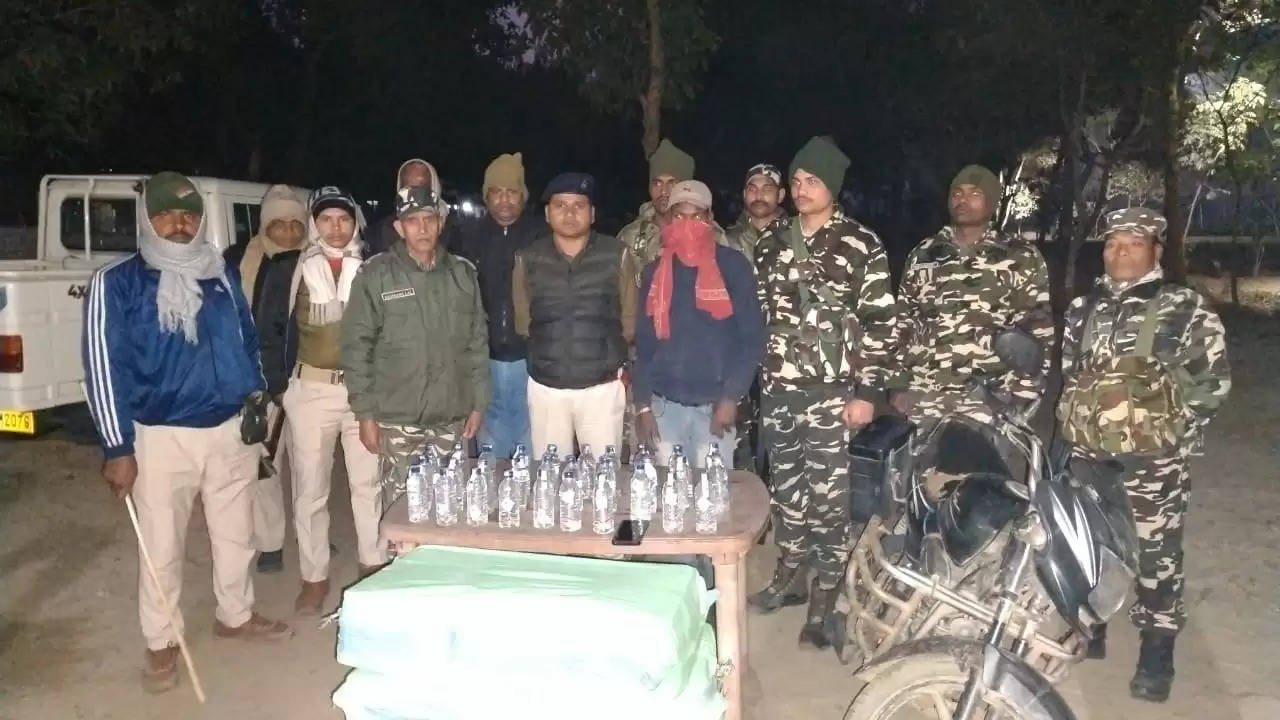 एसएसबी और पुलिस की संयुक्त कार्रवाई में 390 बोतल नेपाली शराब के साथ एक तस्कर गिरफ्तार