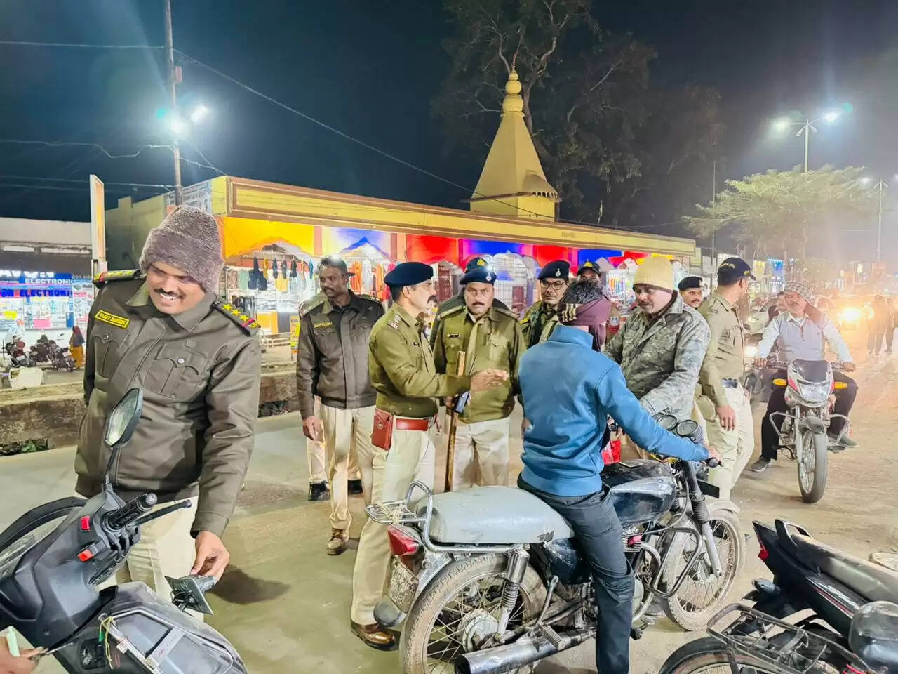 सिवनीः कोतवाली व ट्रैफिक पुलिस का संयुक्त भ्रमण, 20 वाहनों पर चालानी कार्रवाई