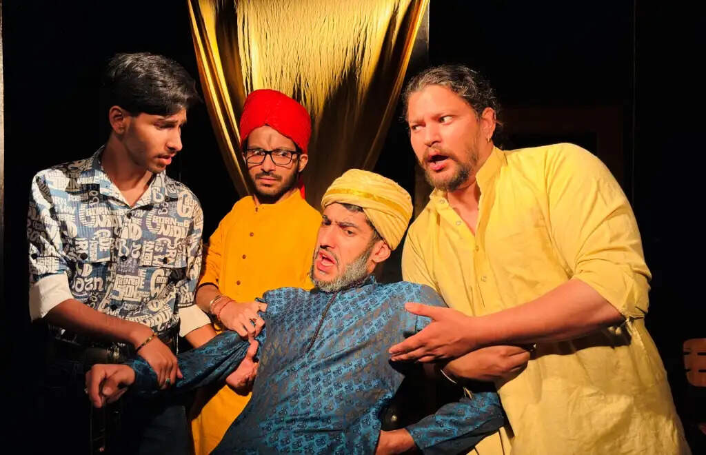 नटरंग के ‘संडे थिएटर’ में गूंजे ठहाके, ‘शातिर खिलाड़ी’ ने दर्शकों को किया लोटपोट