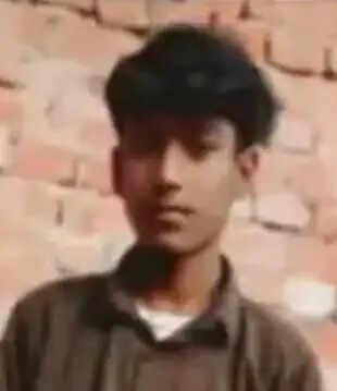 हाईटेंशन लाइन की चपेट में आकर छात्र की जिंदा जलकर मौत