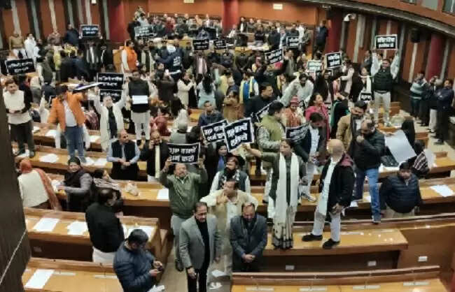 नगर निगम की साधारण सभा में दोनों पक्षों ने किया हंगामा, सदन अनिश्चितकाल के लिए स्थगित