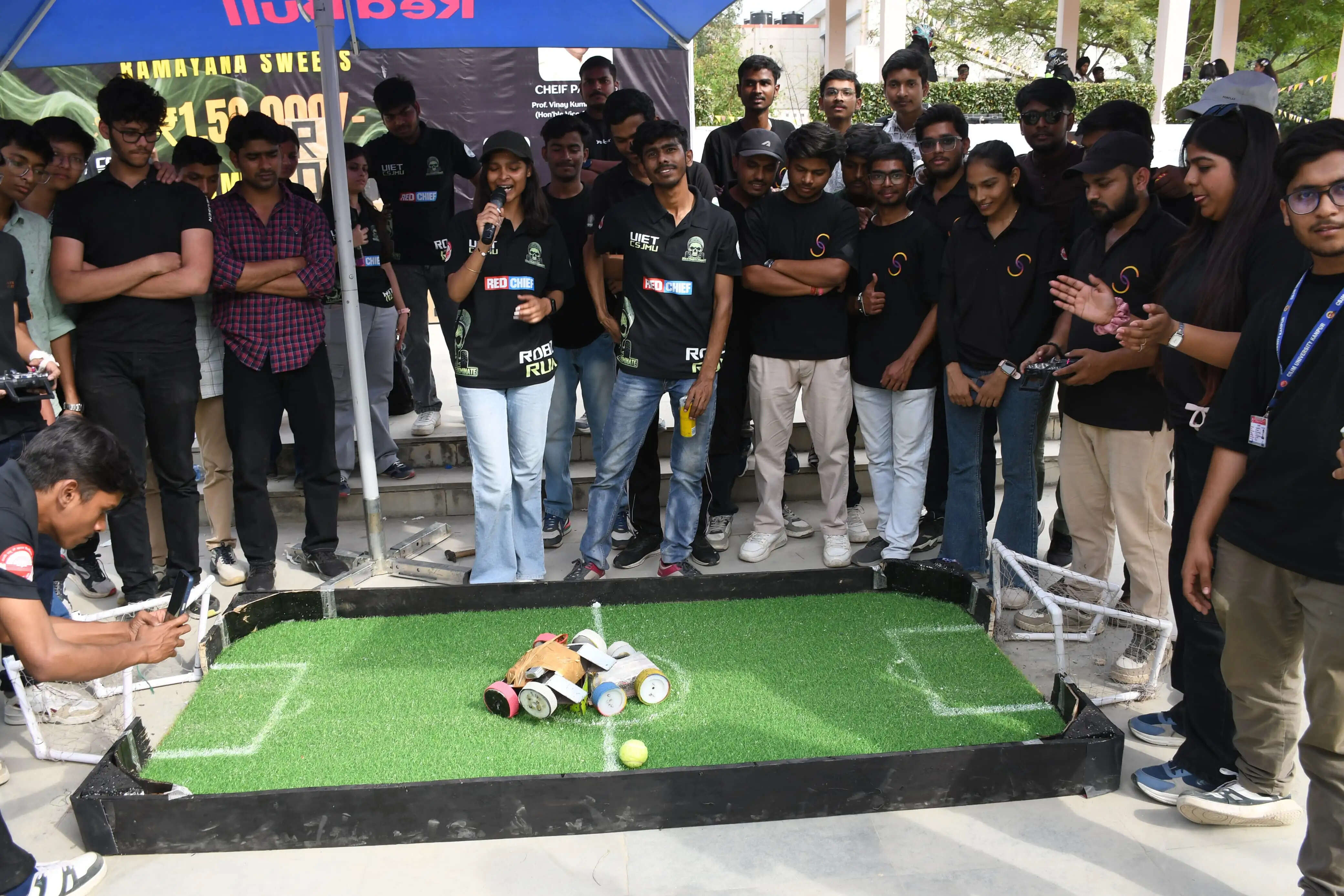 रोबो रम्बल 3.0 का तीसरा दिन: फाइनल मुकाबलों संग सांस्कृतिक कार्यक्रमों में दिखा उत्साह