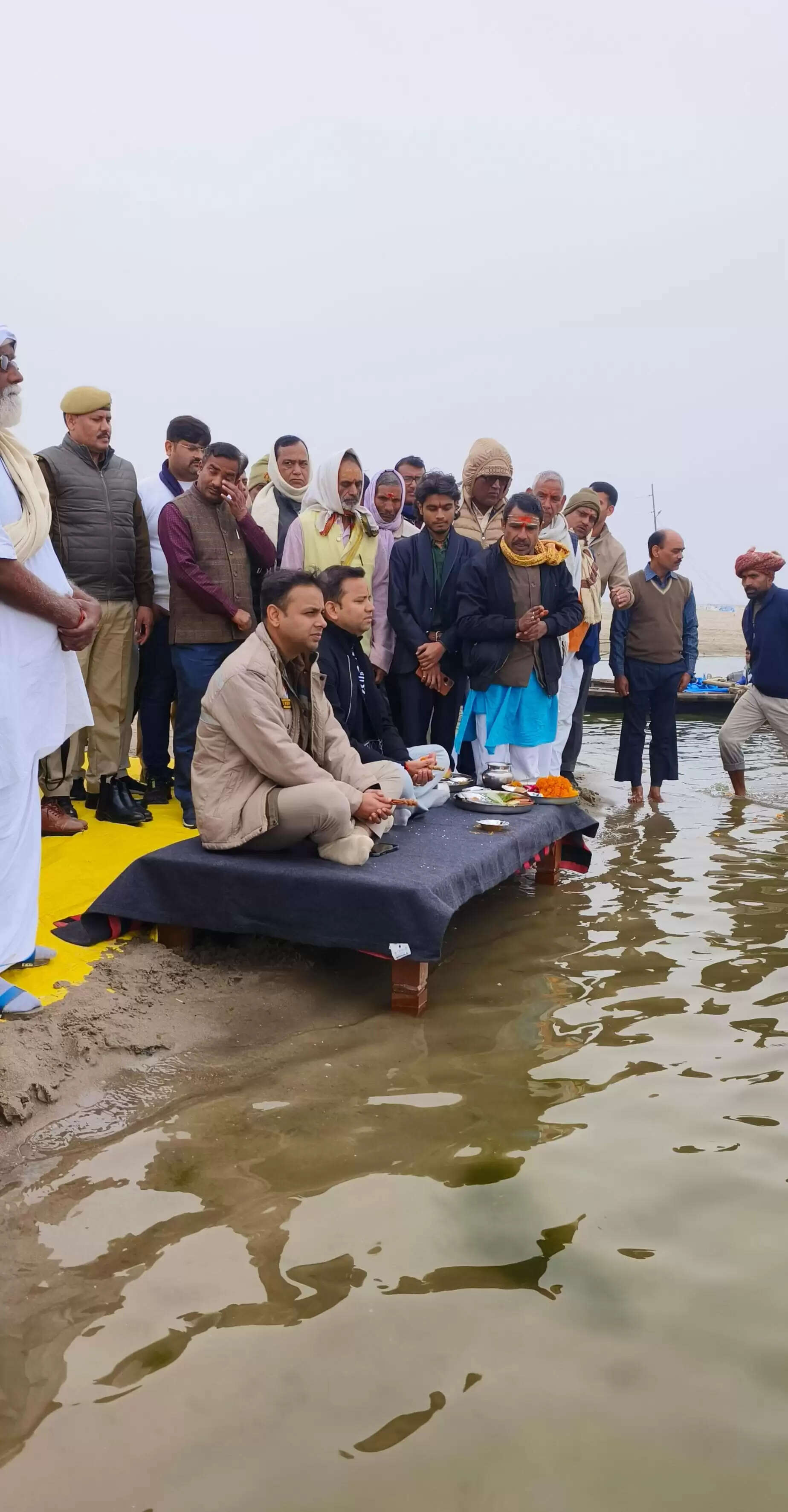 डीएम-एसपी ने गंगा पूजन कर कल्पवास मेले का किया शुभारम्भ